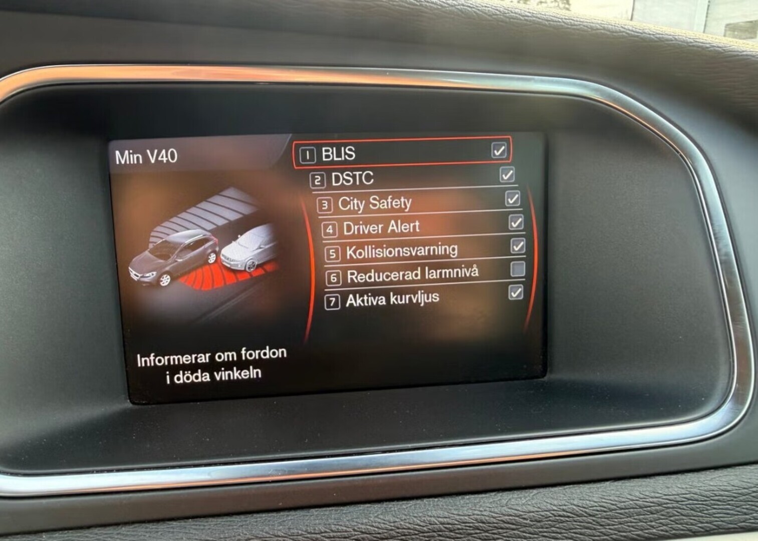 VOLVO V40 CROSS COUNTRY 2014
