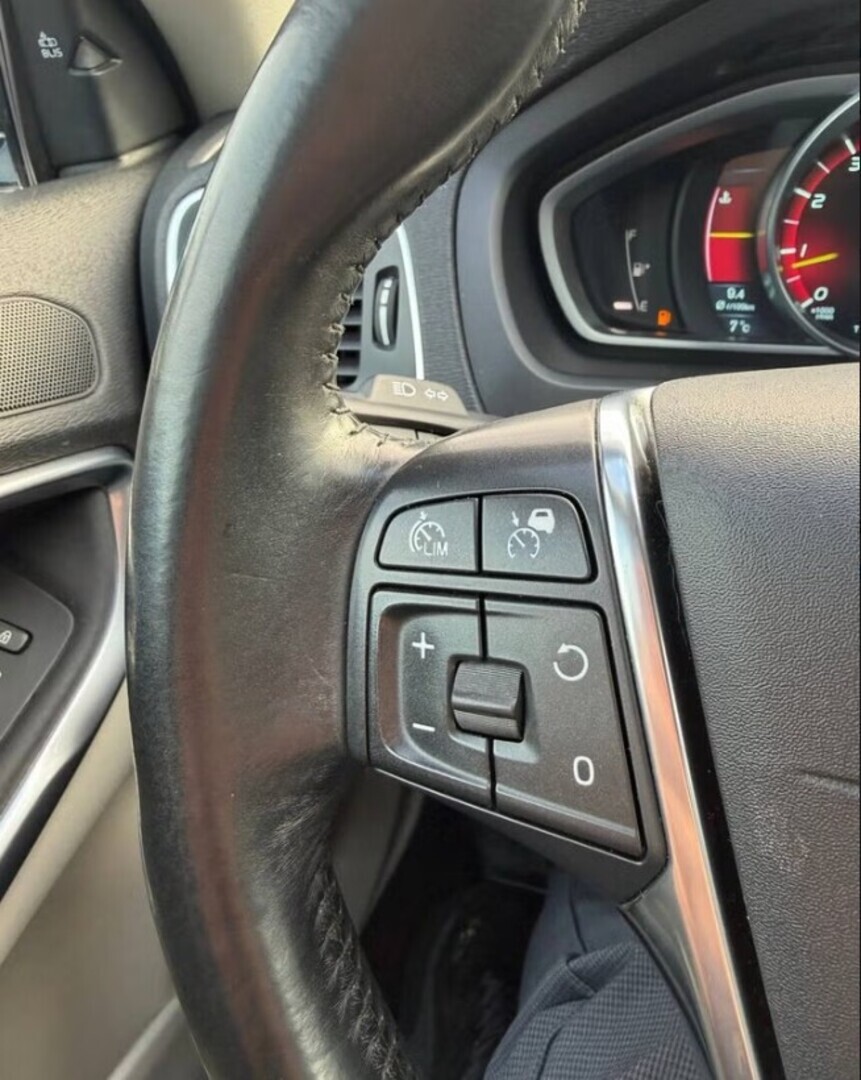 VOLVO V40 CROSS COUNTRY 2014