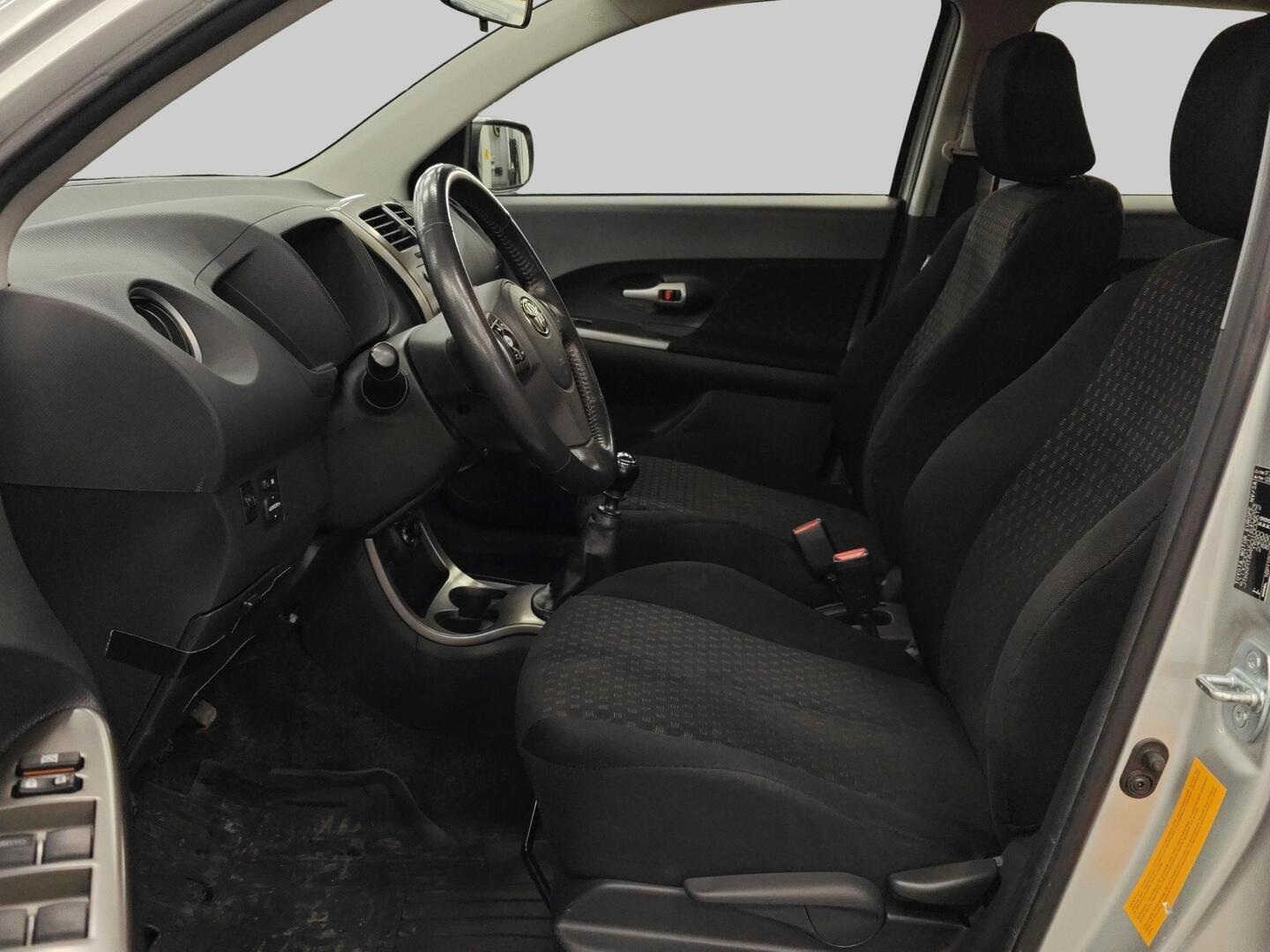 TOYOTA Urban Cruiser 2012