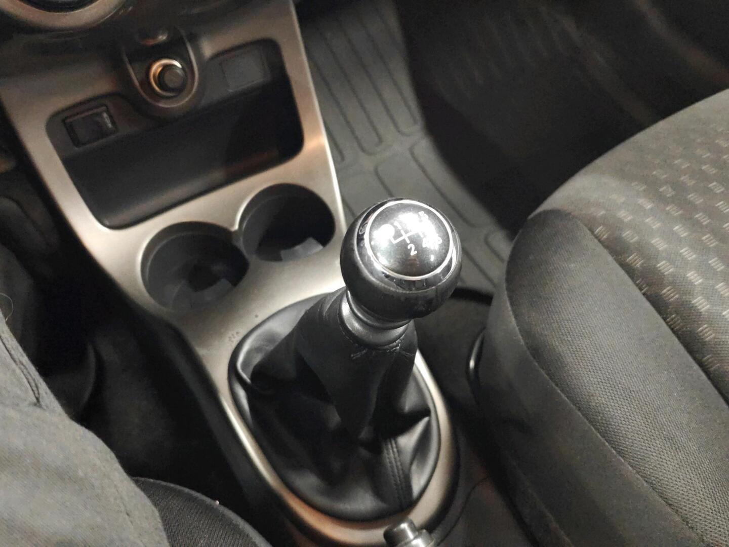 TOYOTA Urban Cruiser 2012