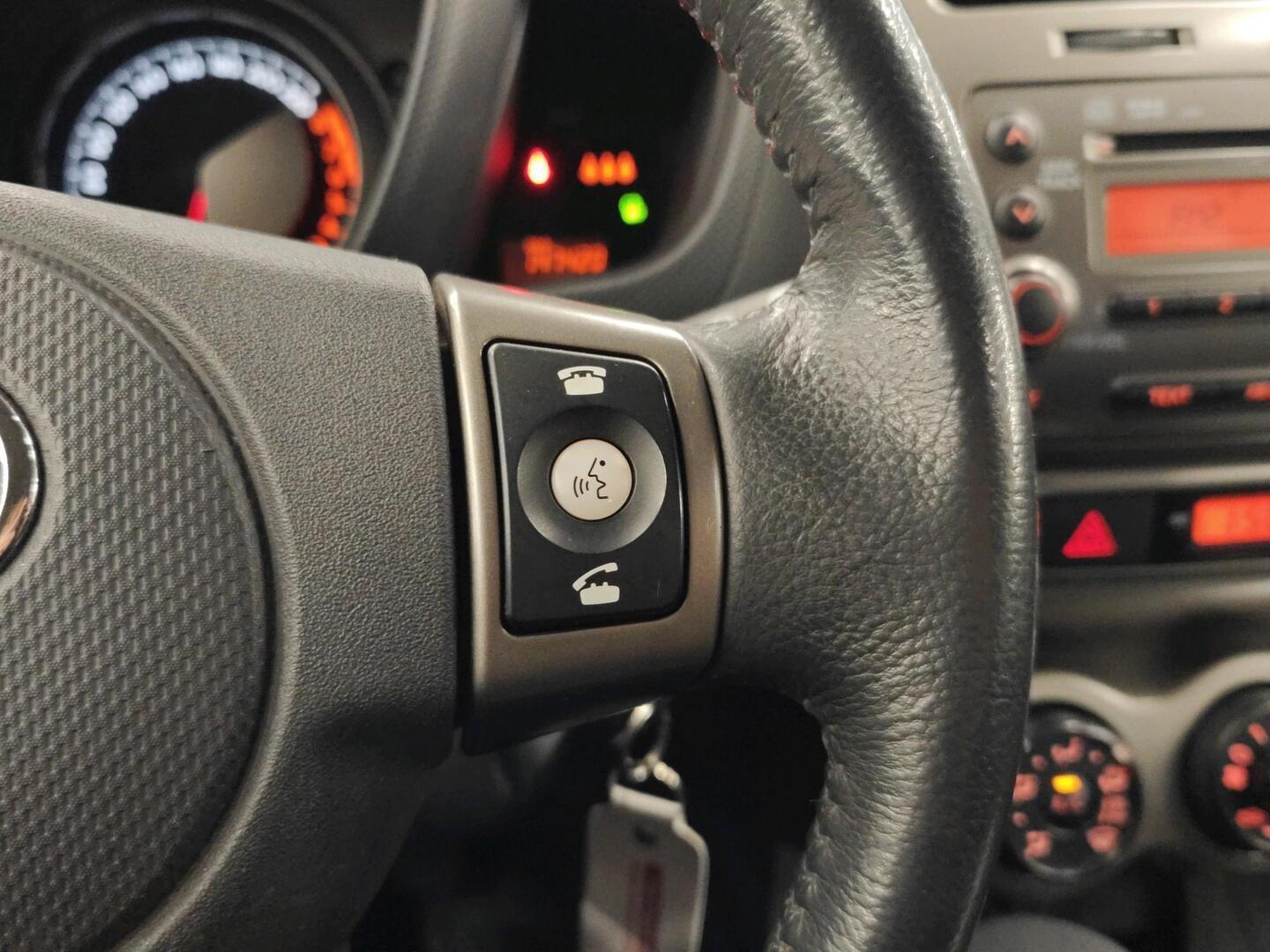 TOYOTA Urban Cruiser 2012