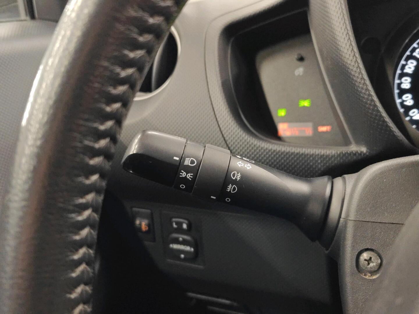 TOYOTA Urban Cruiser 2012