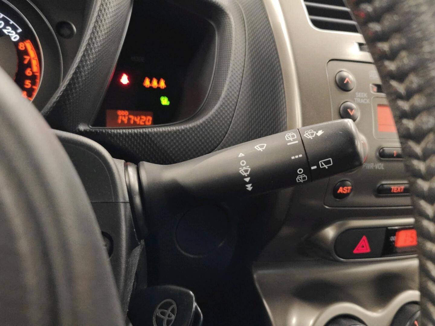 TOYOTA Urban Cruiser 2012