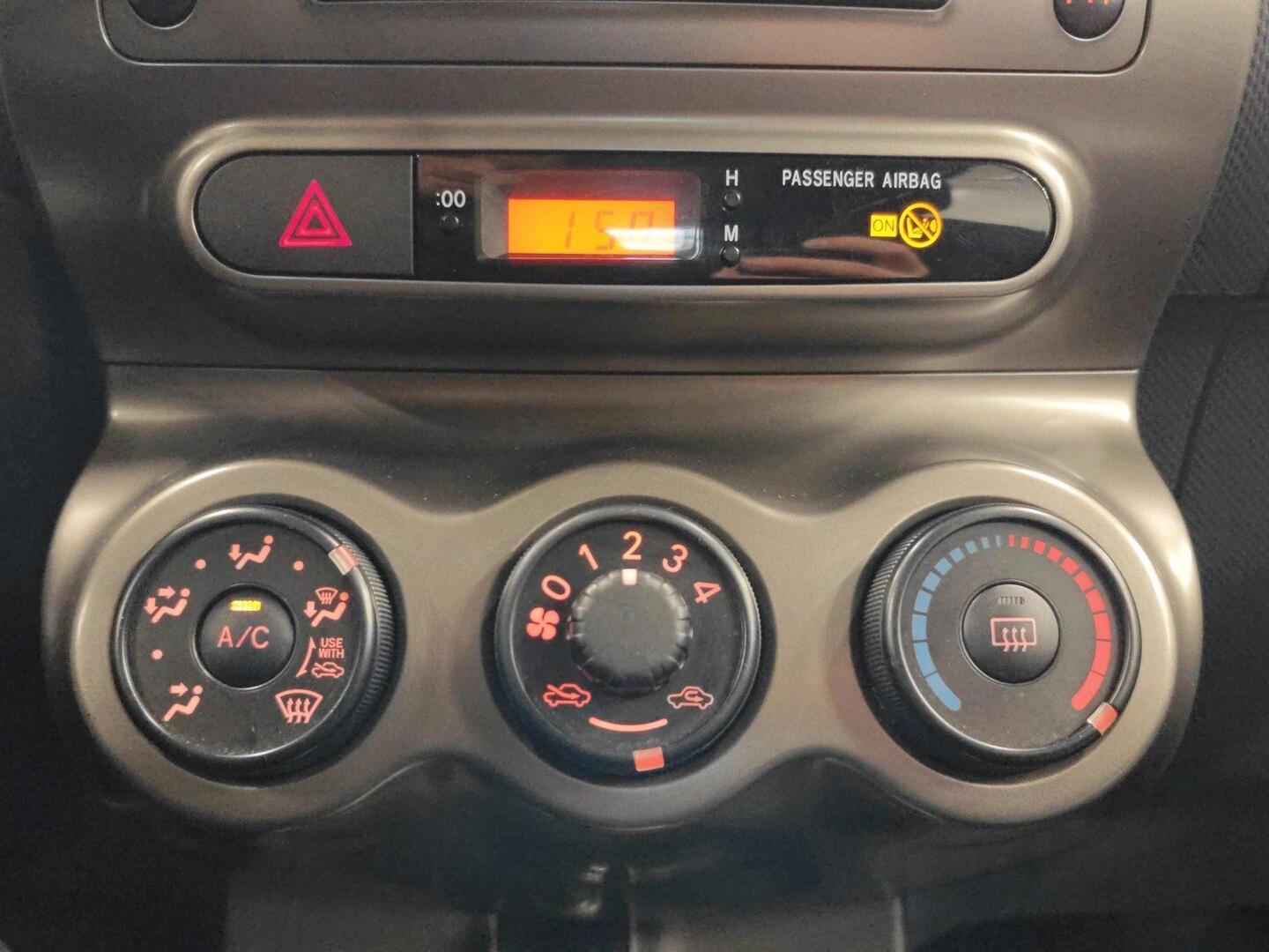 TOYOTA Urban Cruiser 2012