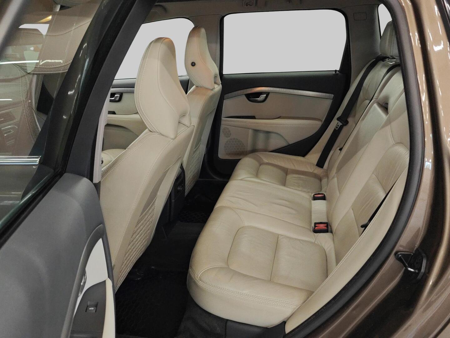 VOLVO XC70 2011
