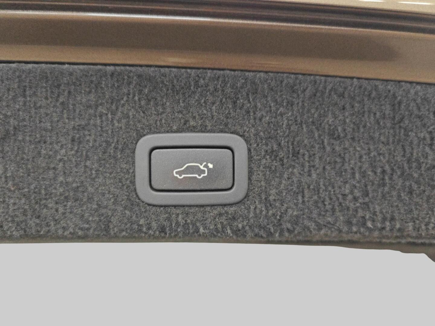 VOLVO XC70 2011