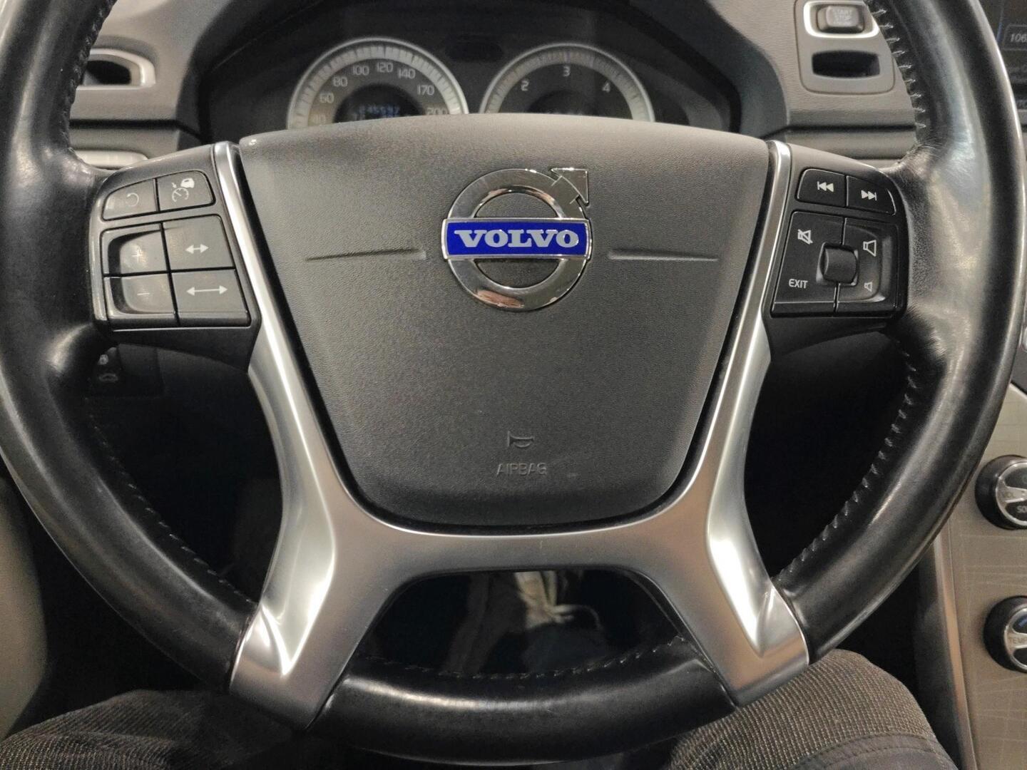 VOLVO XC70 2011