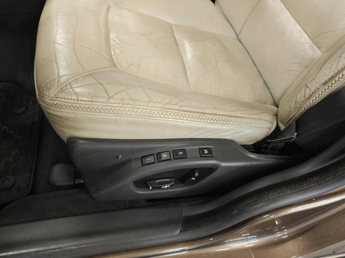 VOLVO XC70 2011
