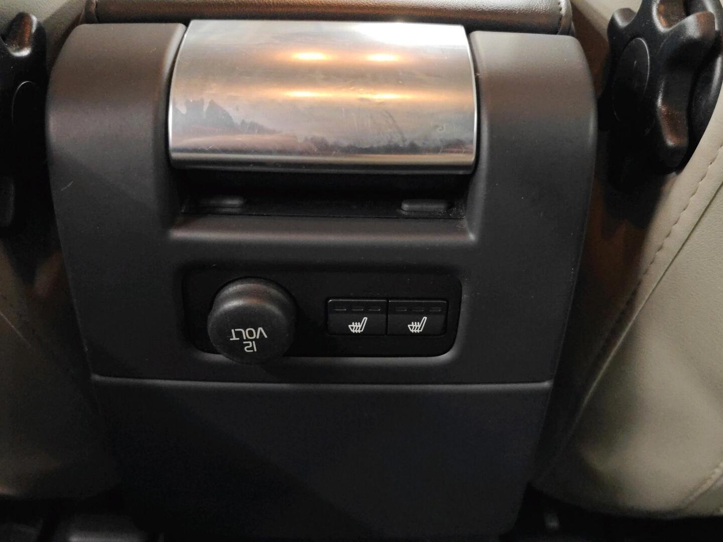 VOLVO XC70 2011