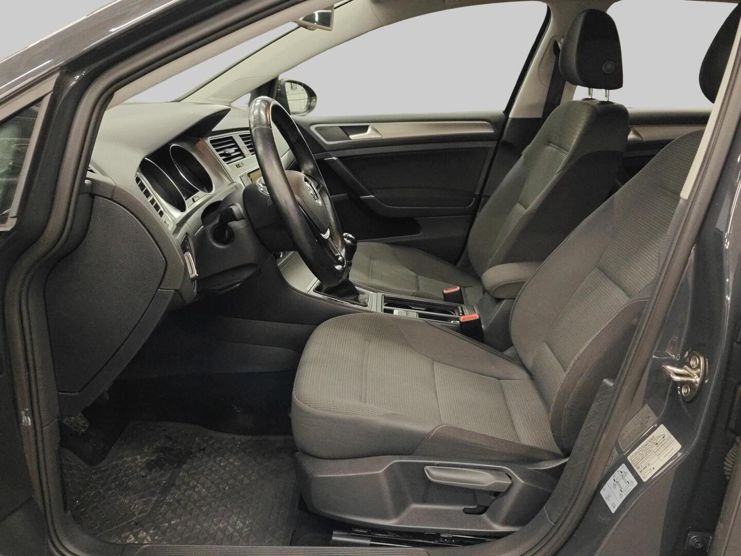 VOLKSWAGEN Golf 2014