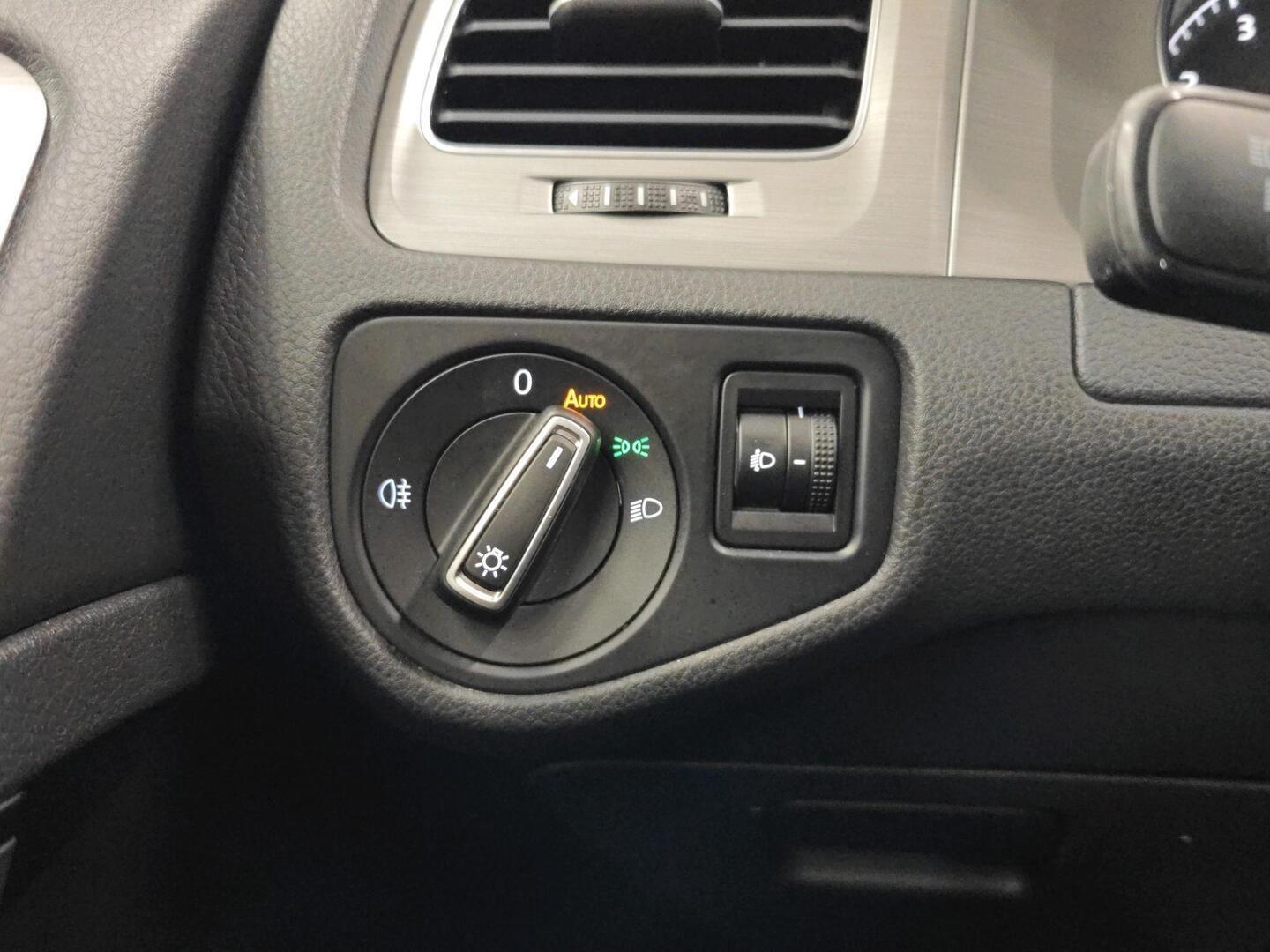 VOLKSWAGEN Golf 2014