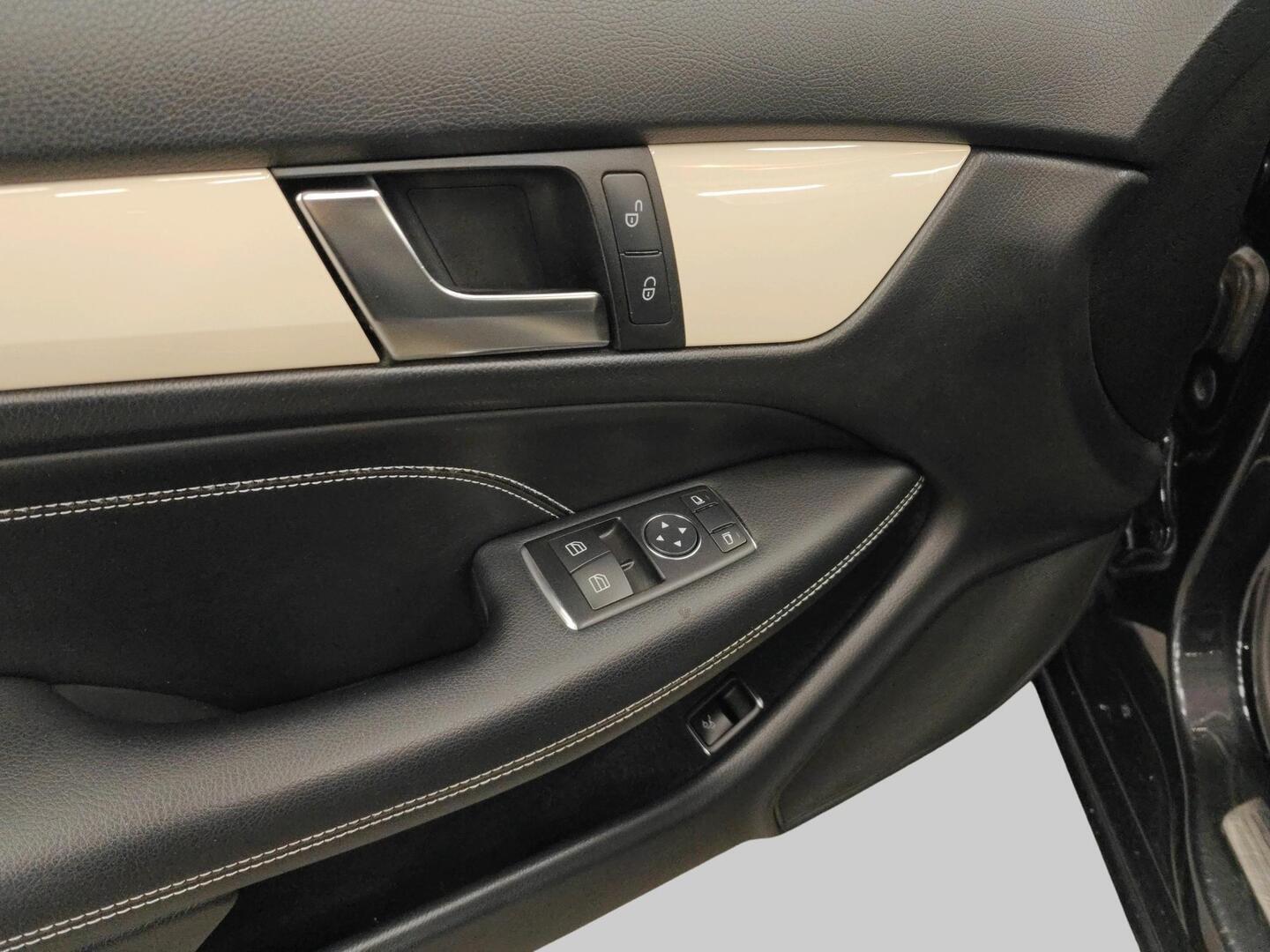 MERCEDES-BENZ C 2012