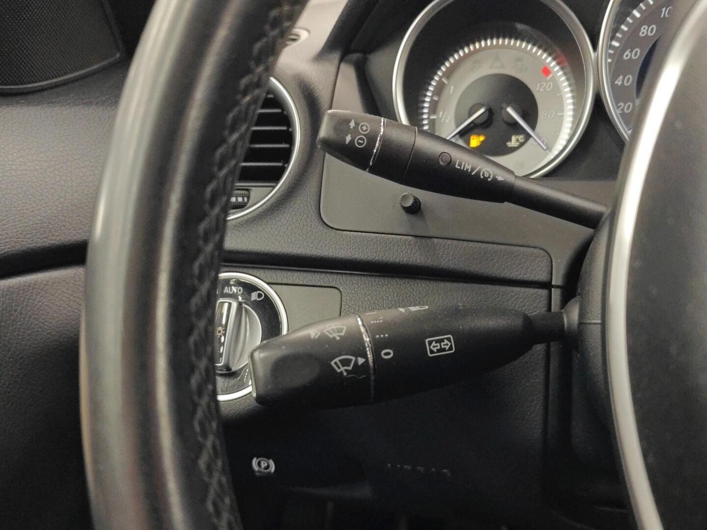 MERCEDES-BENZ C 2012