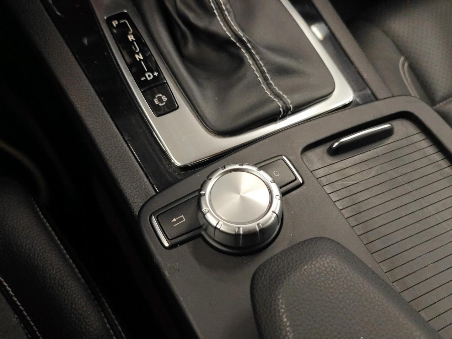 MERCEDES-BENZ C 2012