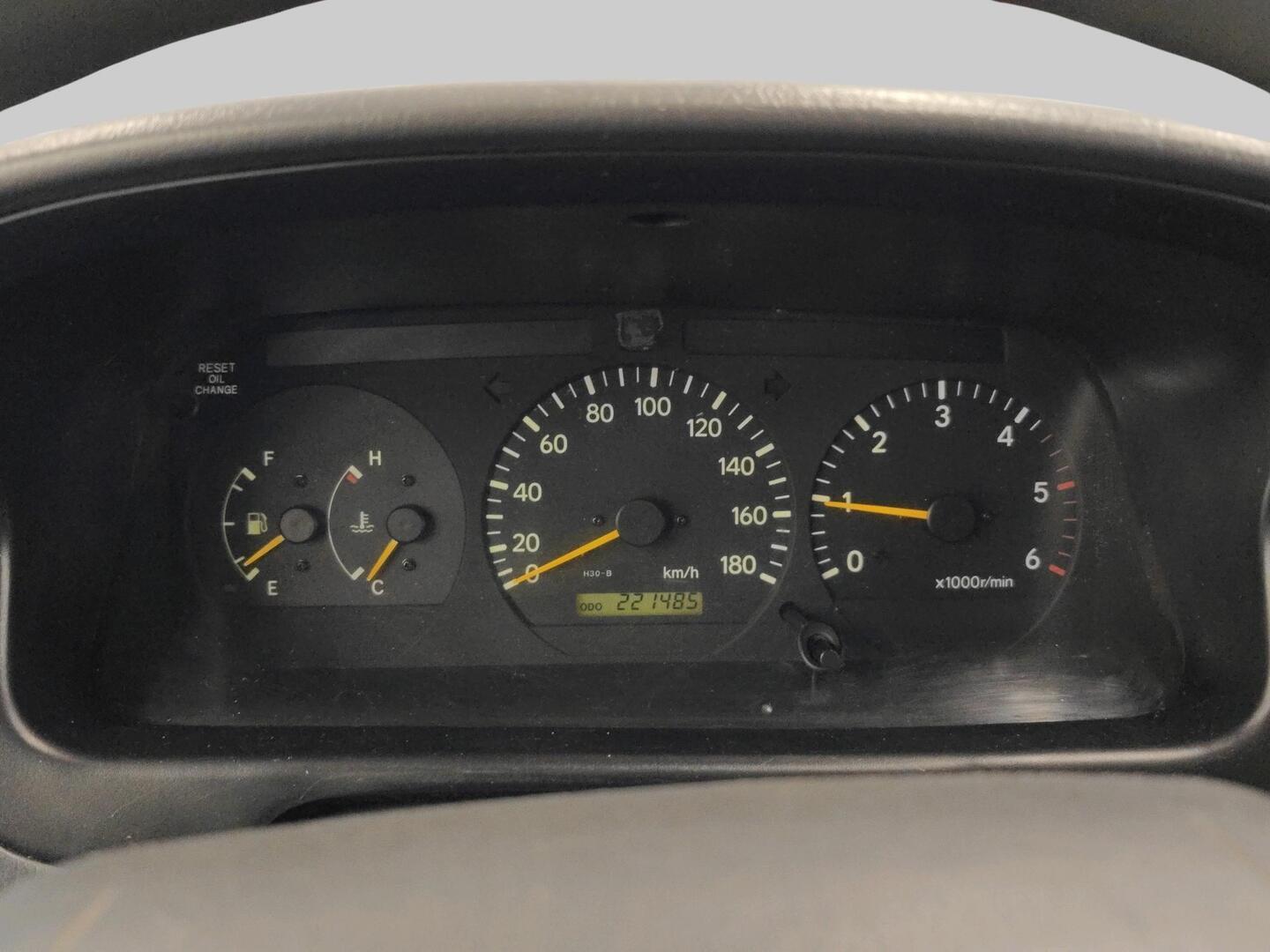 TOYOTA Hiace 2005