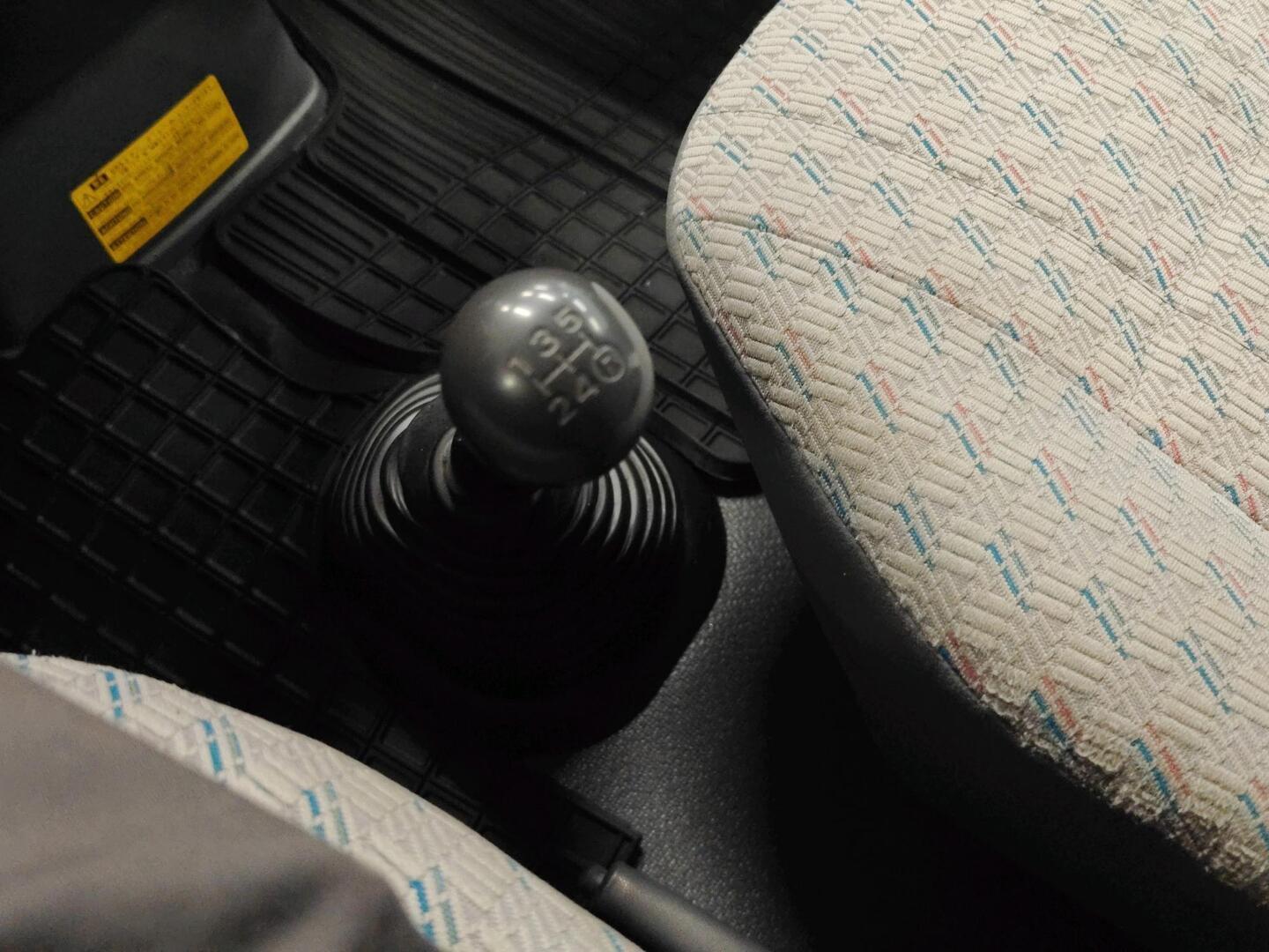 TOYOTA Hiace 2005