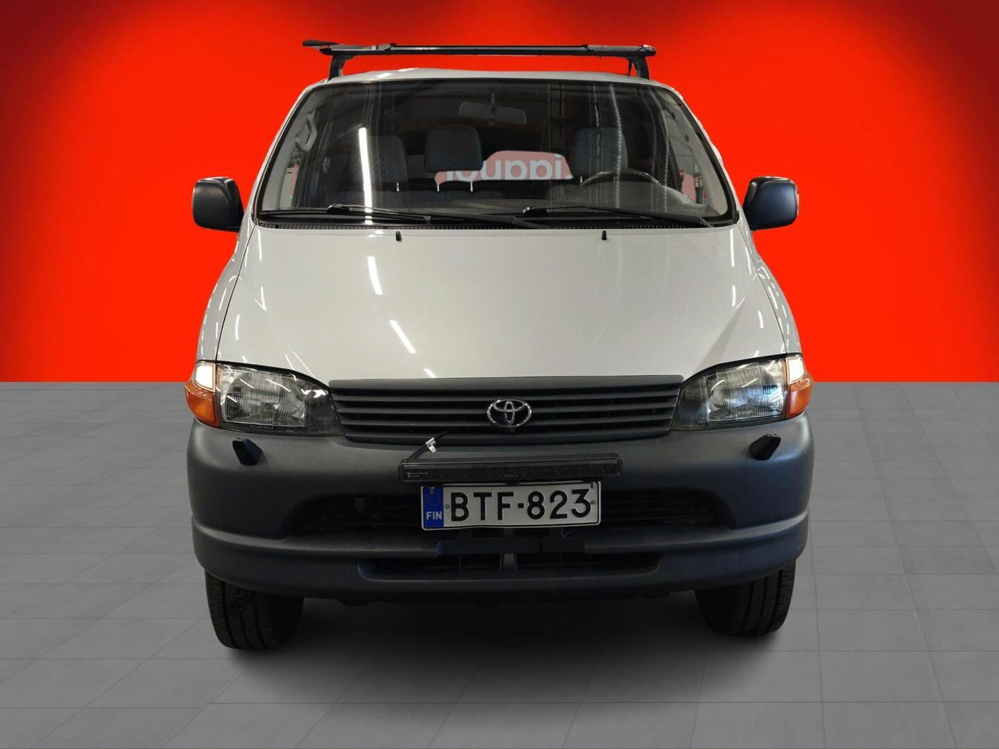TOYOTA Hiace 2005