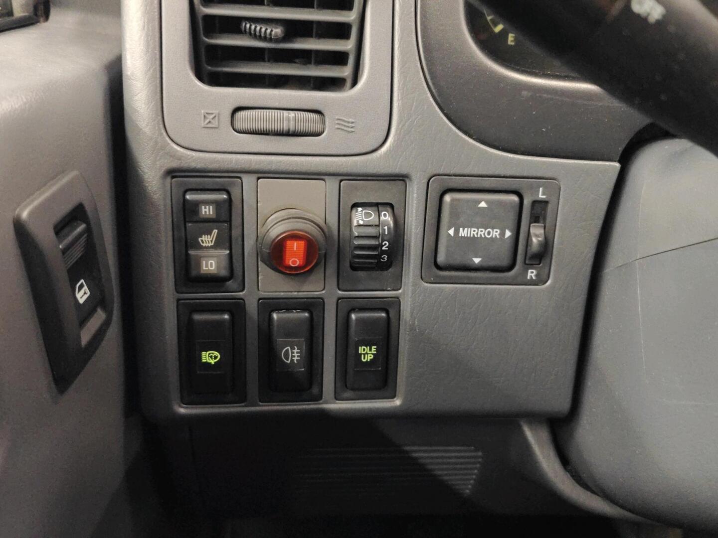 TOYOTA Hiace 2005