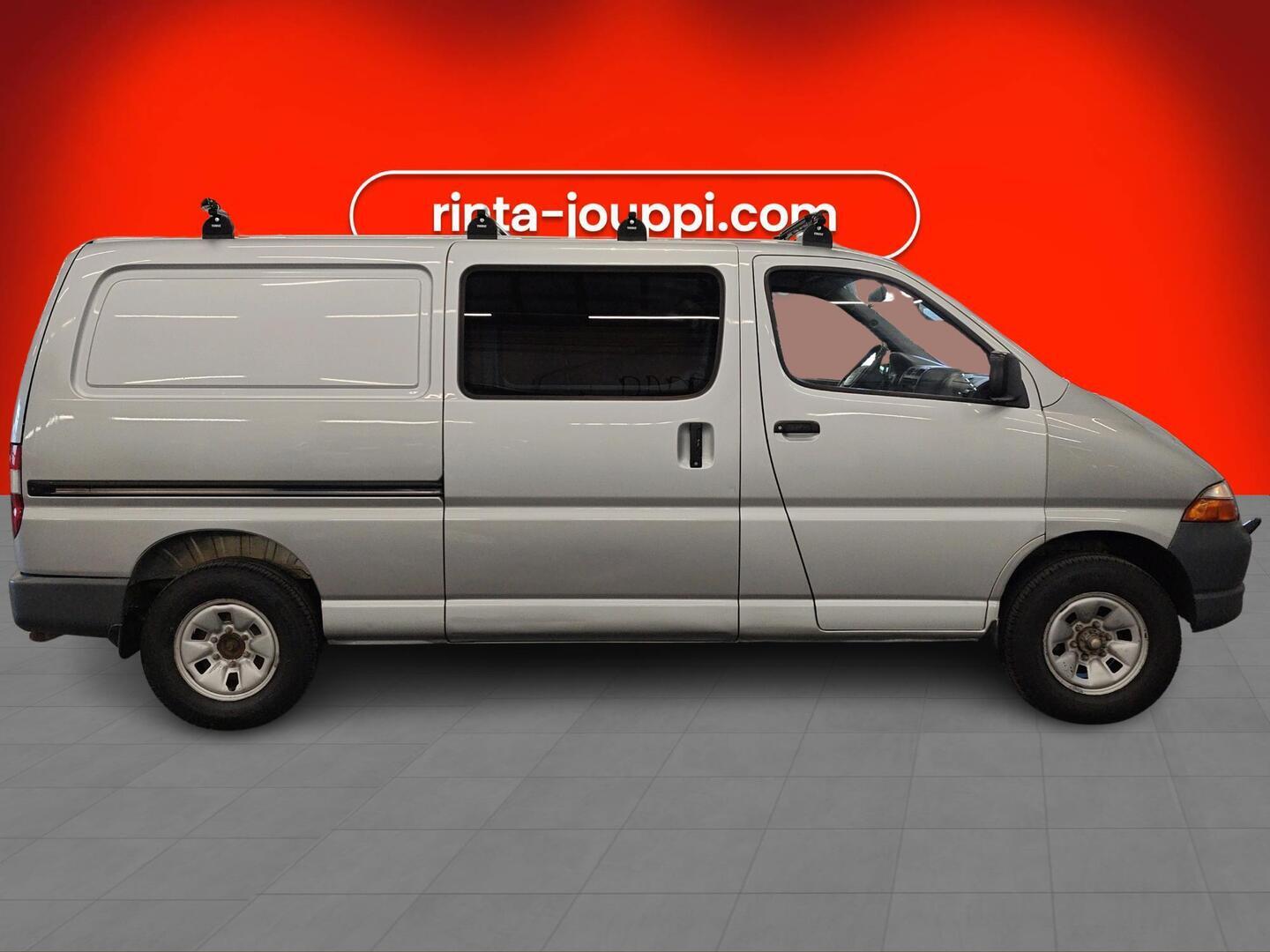 TOYOTA Hiace 2005