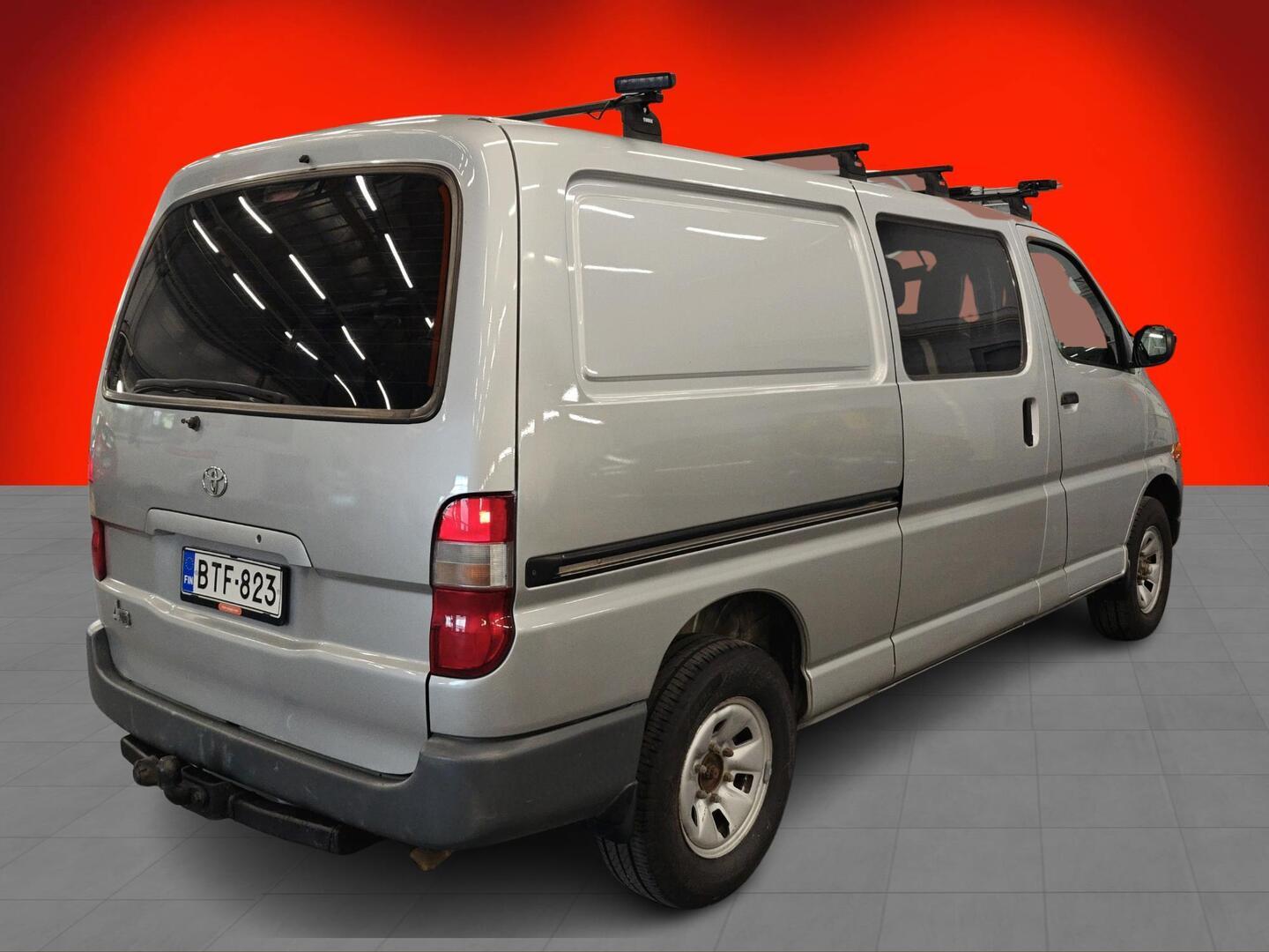 TOYOTA Hiace 2005