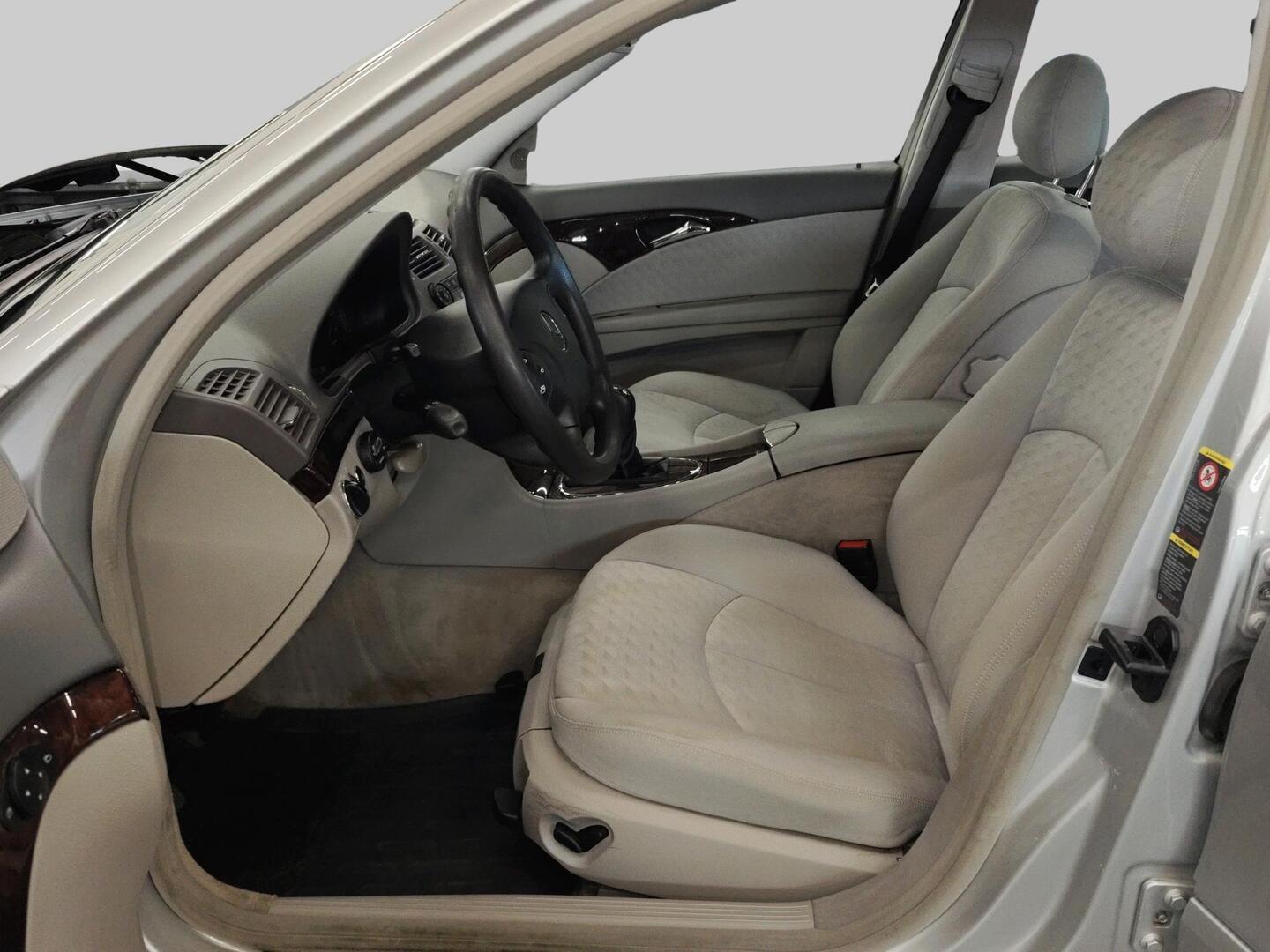 MERCEDES-BENZ E 2004