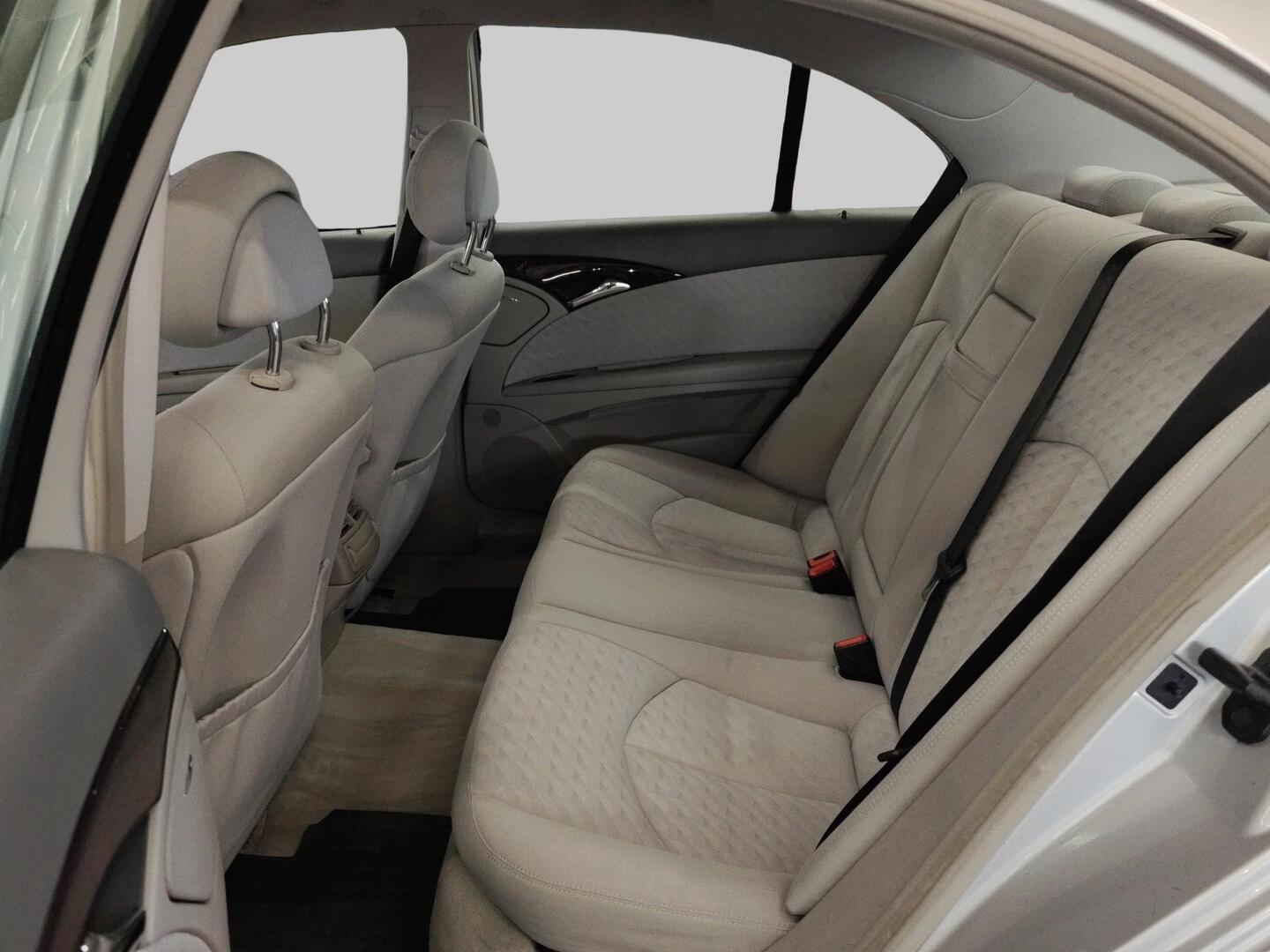 MERCEDES-BENZ E 2004