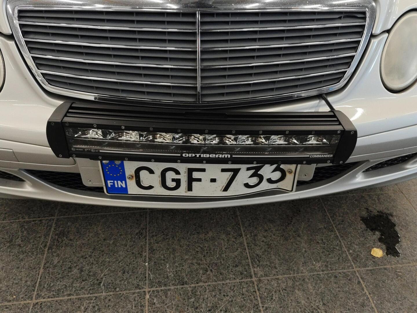MERCEDES-BENZ E 2004