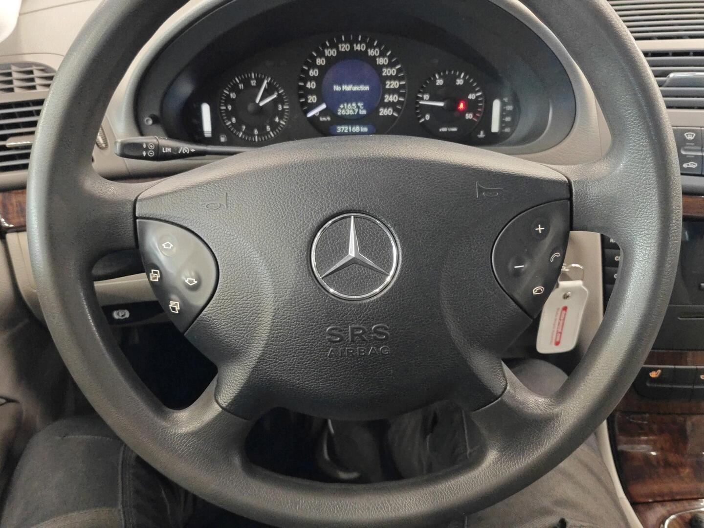 MERCEDES-BENZ E 2004