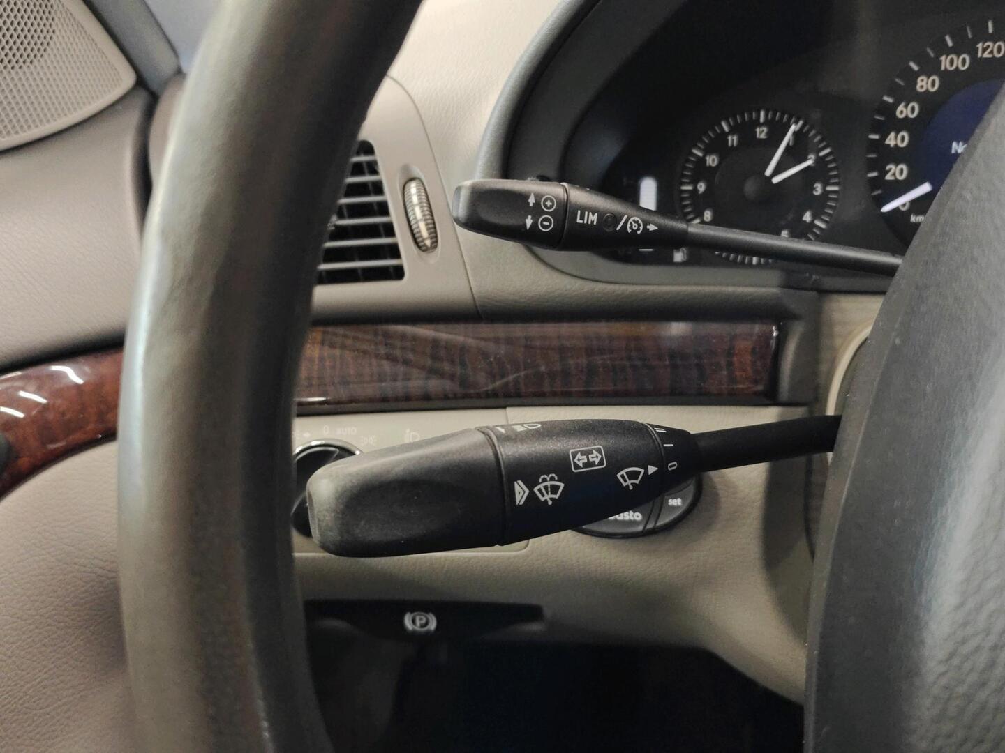 MERCEDES-BENZ E 2004
