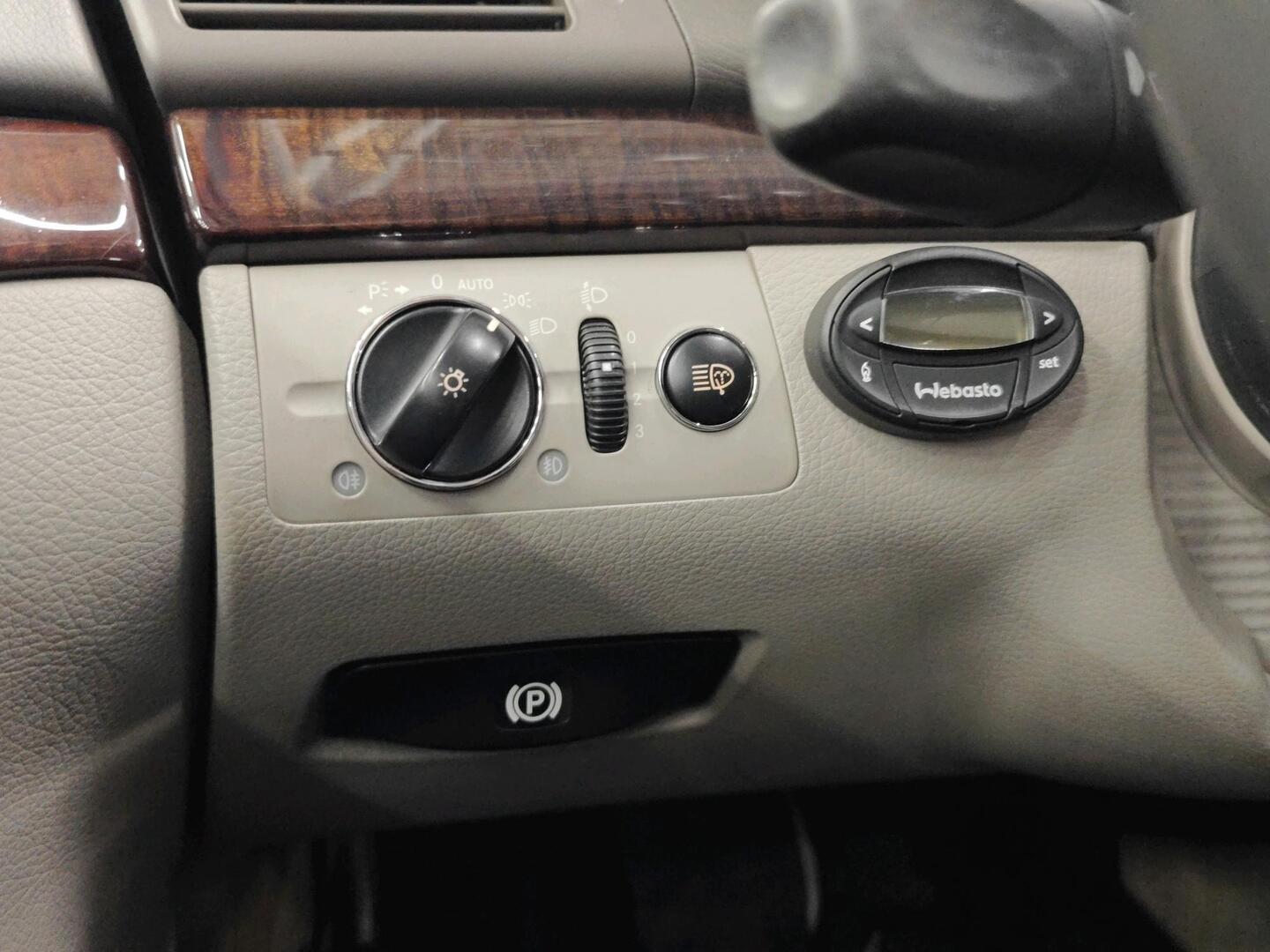 MERCEDES-BENZ E 2004