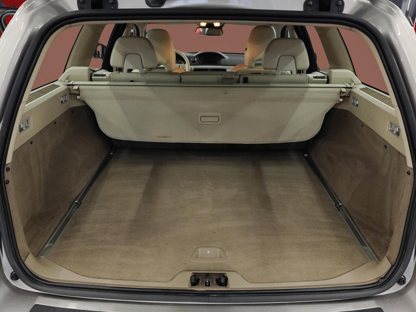 VOLVO V70 2012