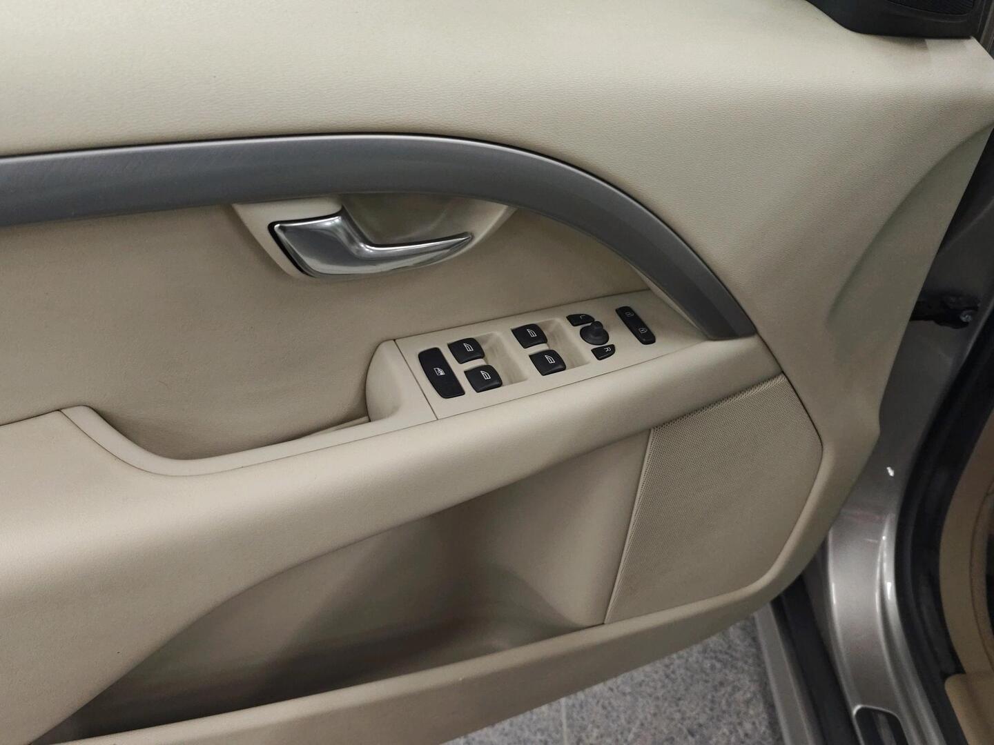 VOLVO V70 2012