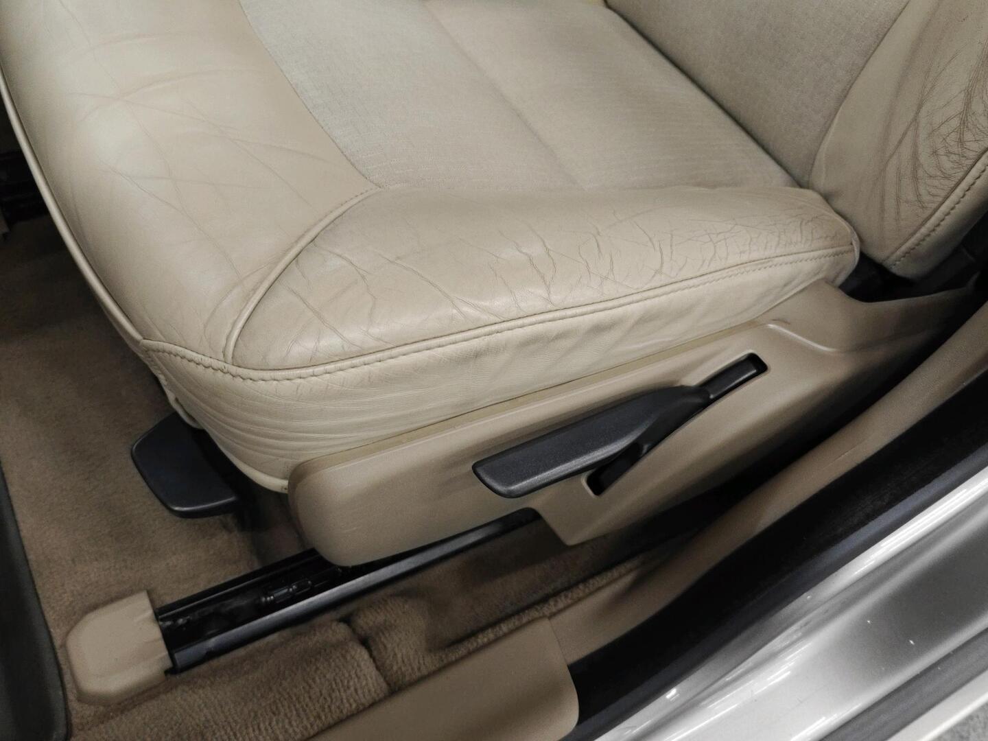 VOLVO V70 2012