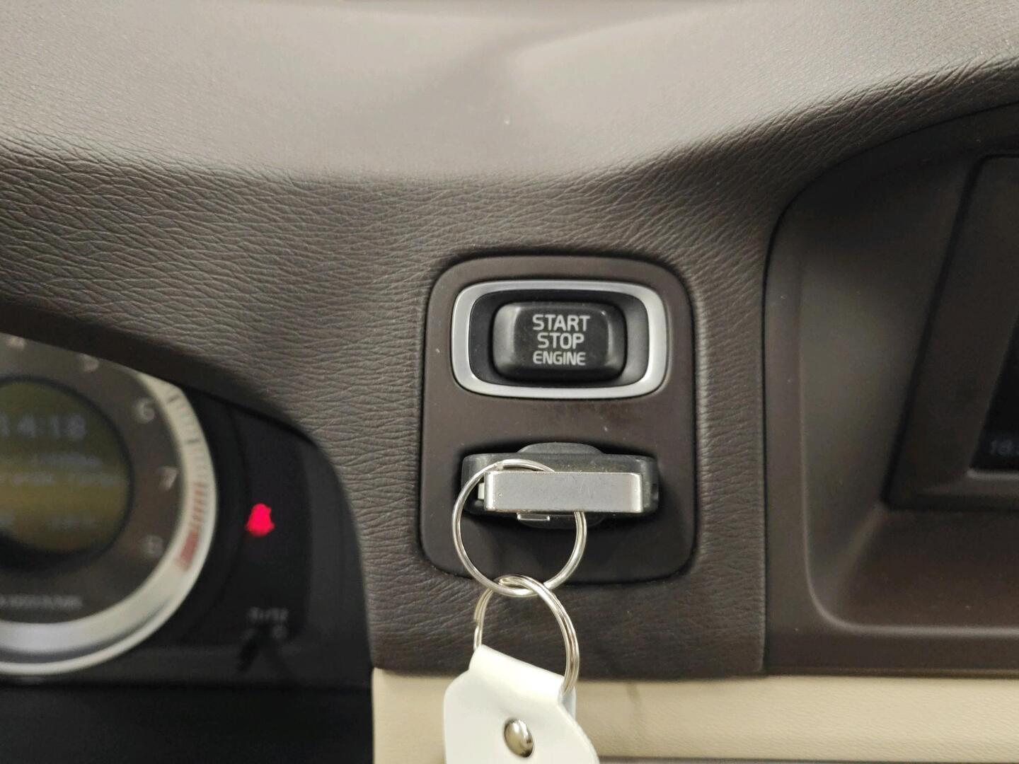 VOLVO V70 2012