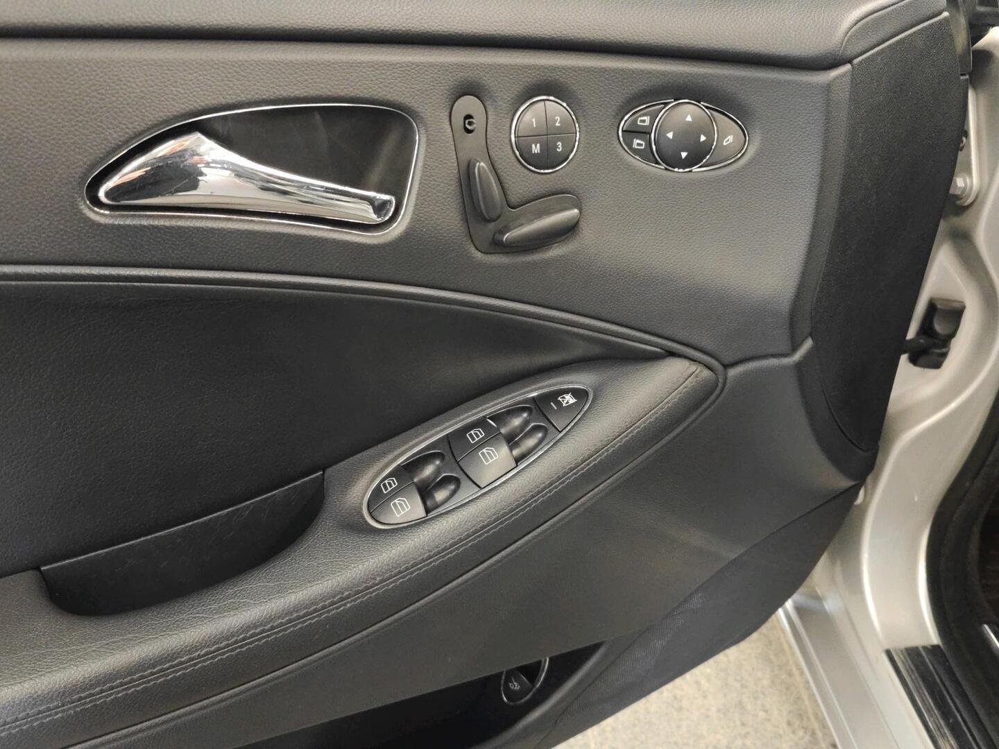 MERCEDES-BENZ CLS 2004