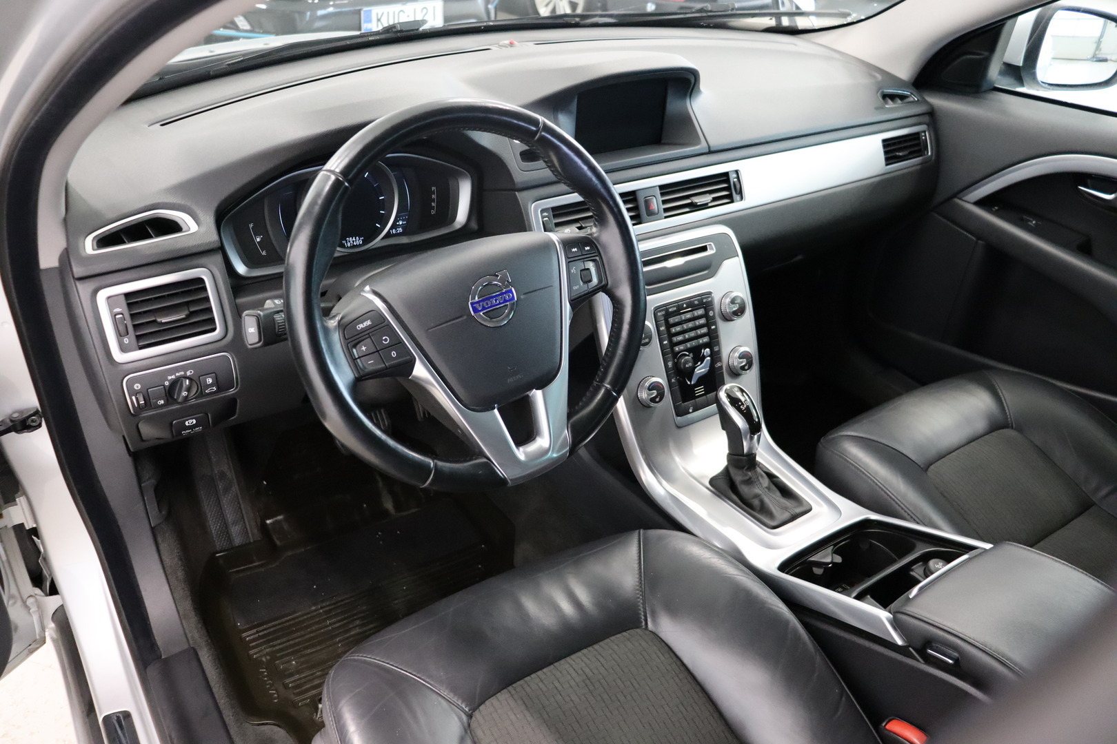VOLVO V70 2014