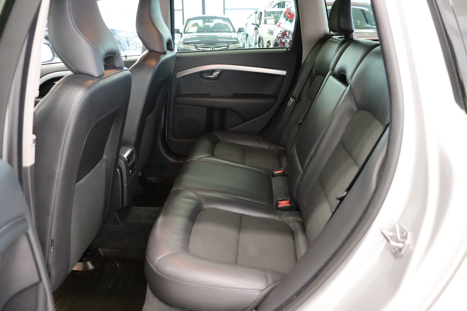 VOLVO V70 2014