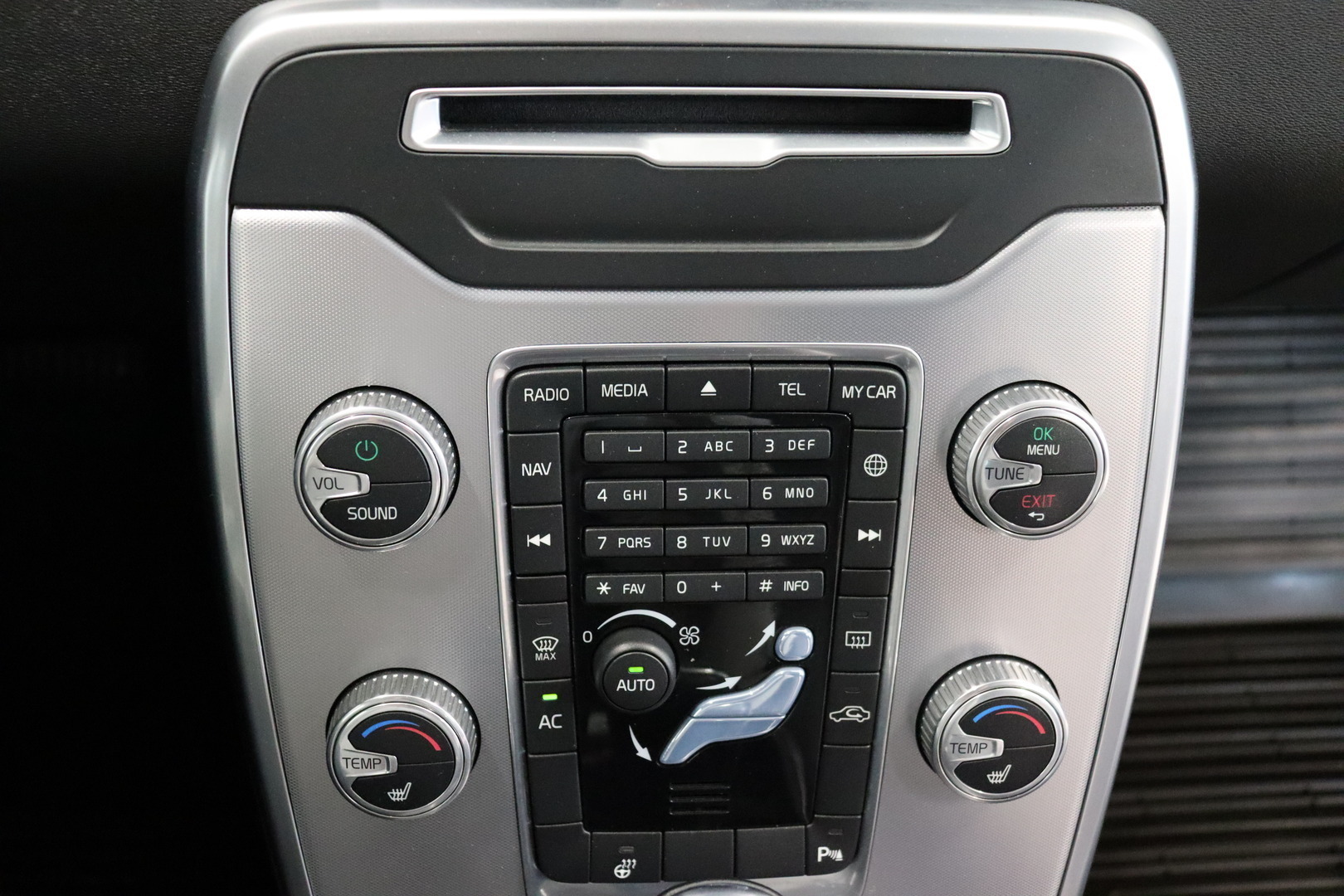 VOLVO V70 2014