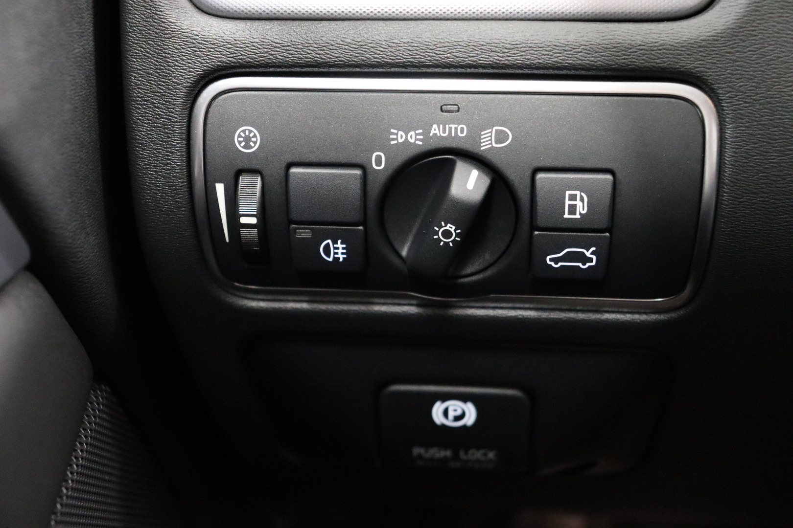 VOLVO V70 2014
