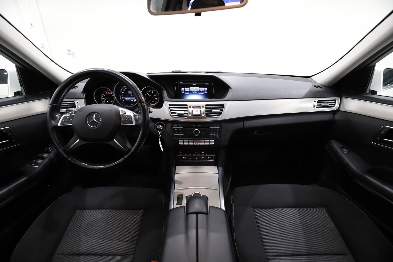 MERCEDES-BENZ E 2015