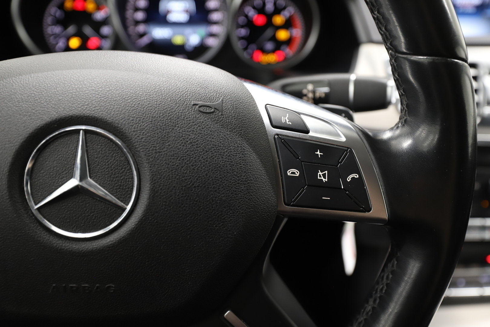 MERCEDES-BENZ E 2015