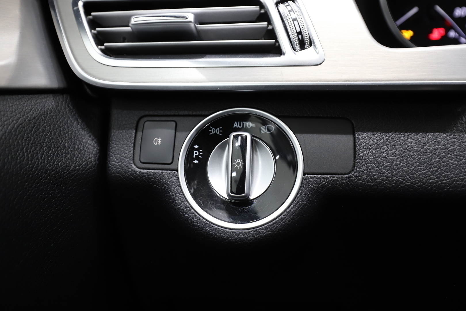 MERCEDES-BENZ E 2015