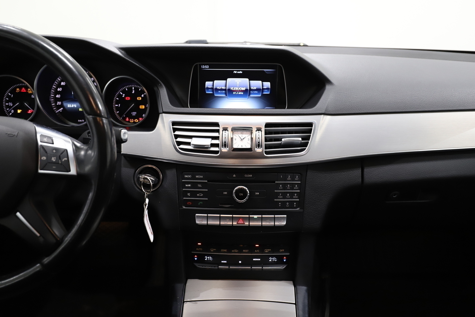 MERCEDES-BENZ E 2015