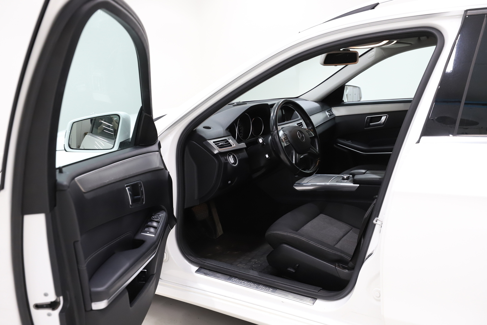 MERCEDES-BENZ E 2015