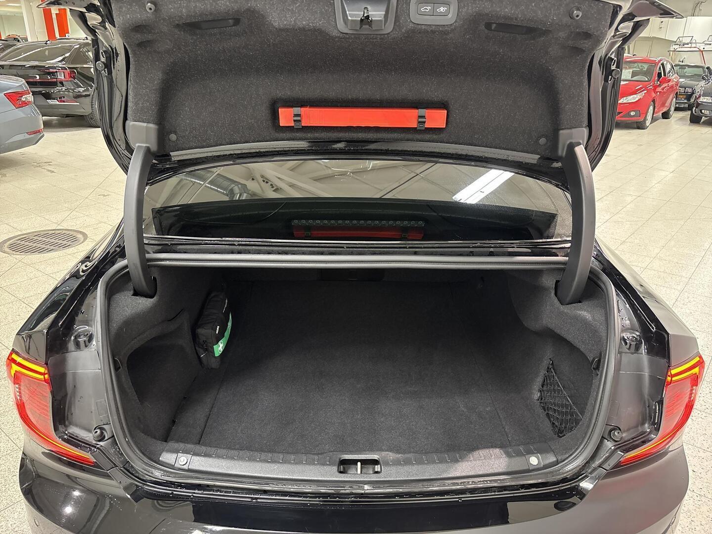 VOLVO S90 2022