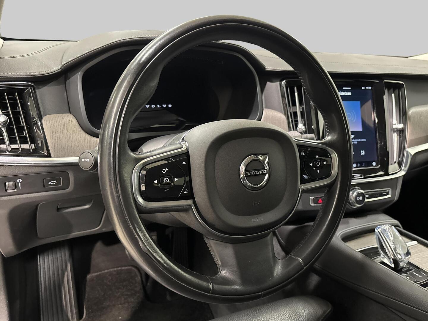 VOLVO S90 2022