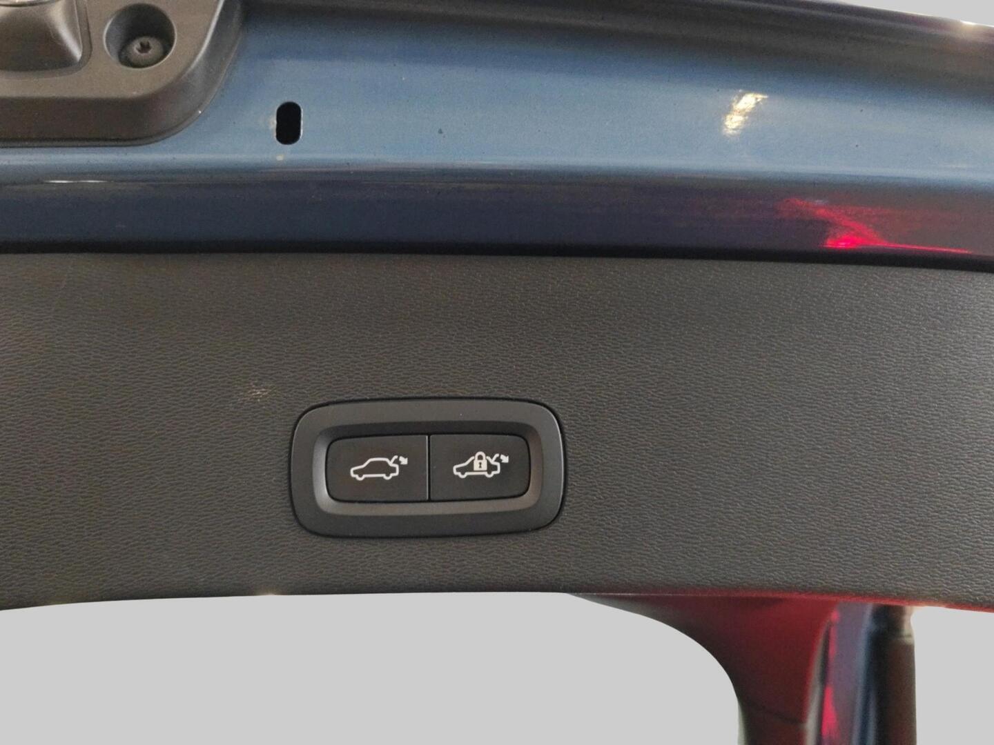 VOLVO C40 2024