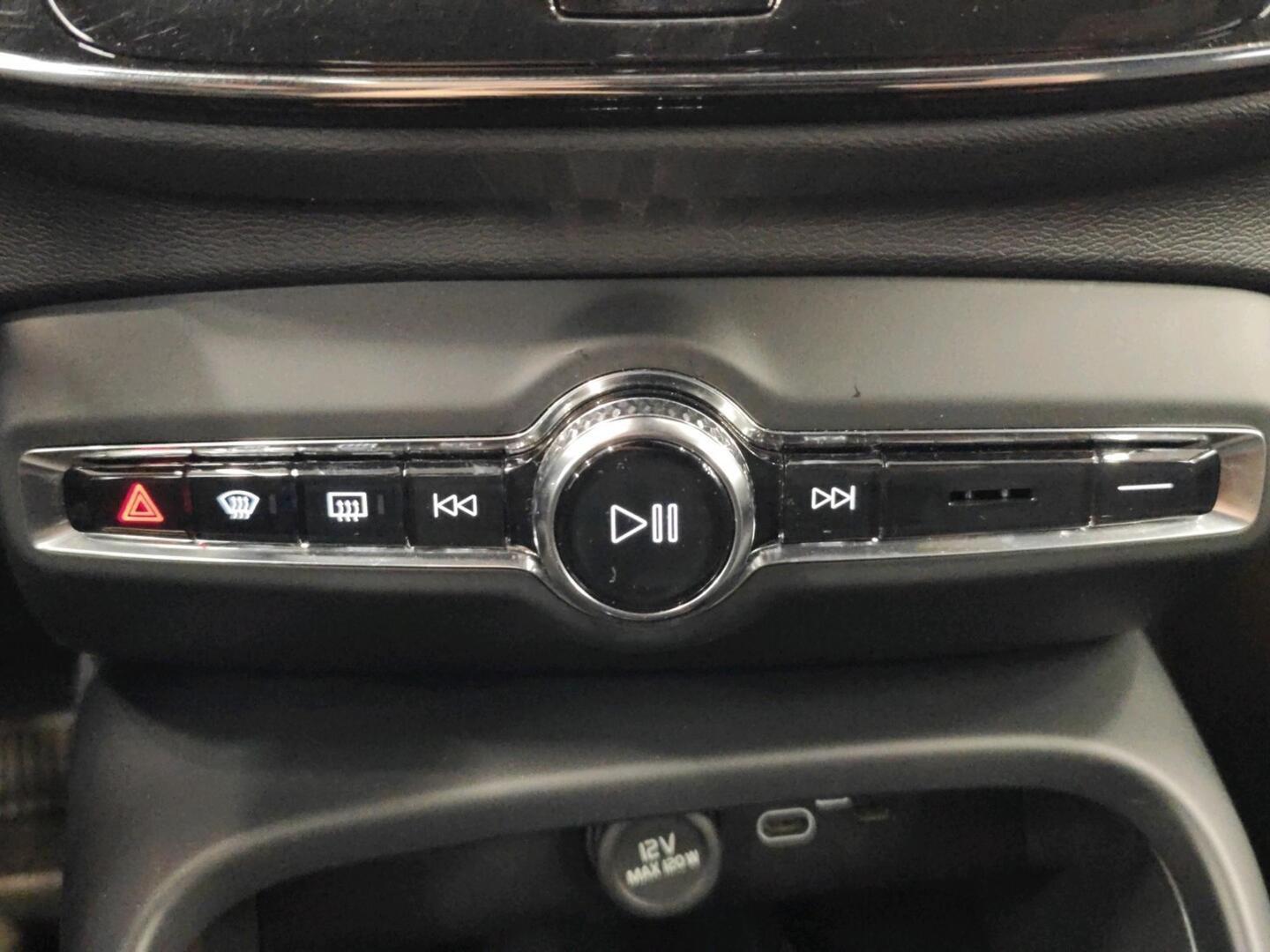 VOLVO C40 2024