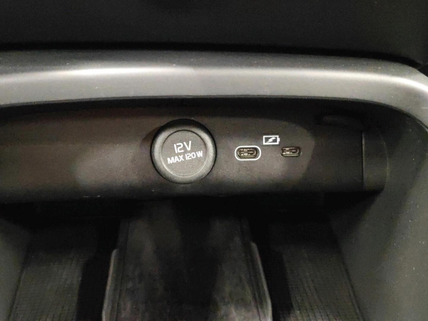 VOLVO C40 2024