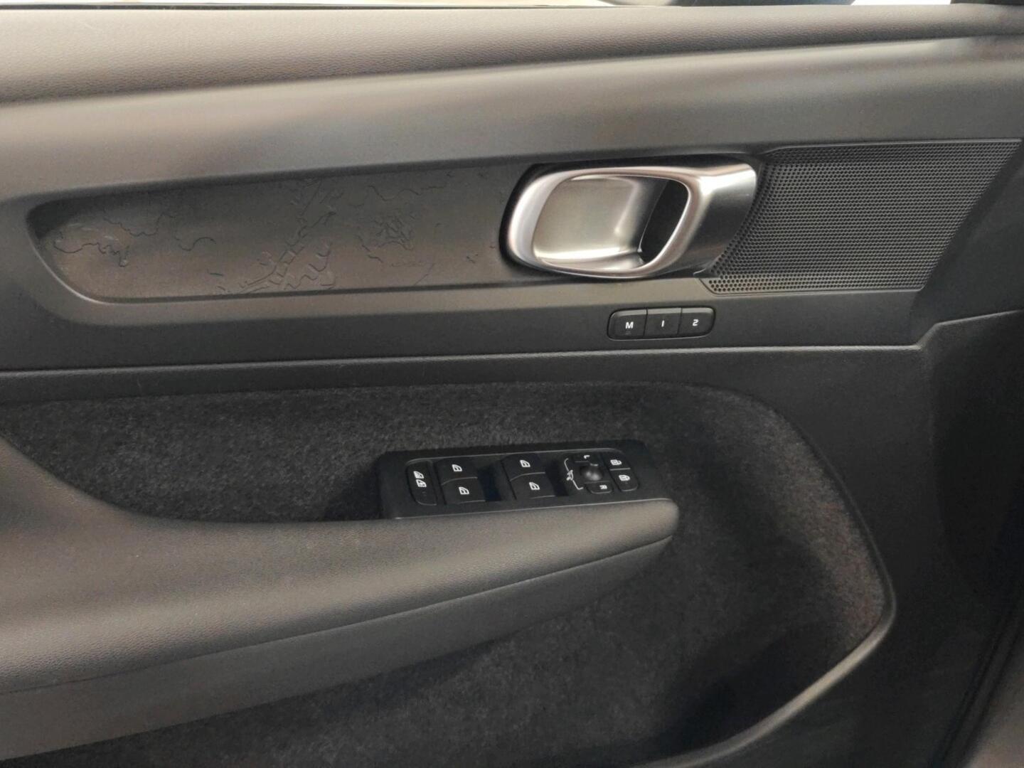 VOLVO C40 2024